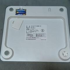 体重計　ニトリ　LS112　デジタル　ガラス　裏から見て右下の脚が無いです。の画像