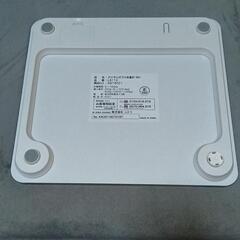体重計　ニトリ　LS112　デジタル　ガラス　裏から見て右下の脚が無いです。の画像