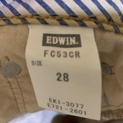 EDWINチノパンと、ZOZO Tシャツの画像