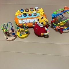 【女の子必見！新生児期からのお得なセット】美品ハイローチェア、哺乳瓶、美品授乳クッション、ベビービョルン抱っこ紐、スワドル、ほぼ未使用品ベビーケープ、エスメラルダの枕、コニーの抱っこ紐 など11点とおまけありの画像