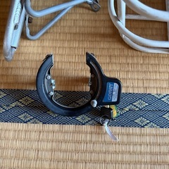 自転車のカゴと鍵の画像