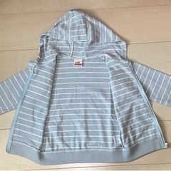 100 新品　アンパンマンの薄手パーカーの画像