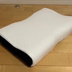 DreamCat's 日本製　低反発枕　１回のみ使用の画像