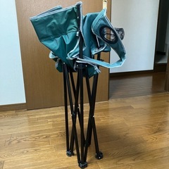 折りたたみイスの画像