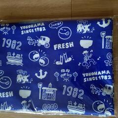 すき家、未開封！保冷剤、保冷バッグ、レジャーシート、スマホケースのセットの画像