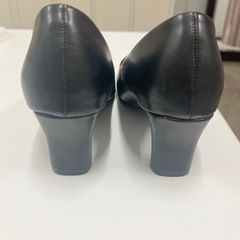 黒パンプス　２３センチの画像
