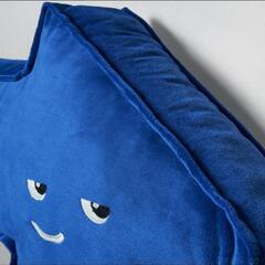 【新品未使用】IKEA DYKAND  デゥカンド　矢印クッションの画像