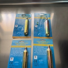 腰巻きライフジャケット　ガスボンベ４本セットの画像
