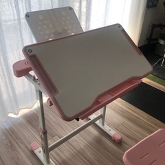 子供用デスクの画像