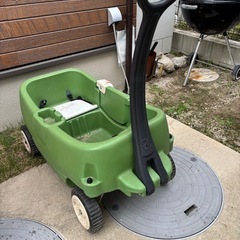 アメリカンな緑の乗り物の画像