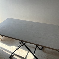 高さ調節可能テーブルの画像