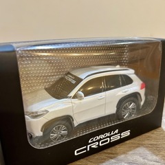 【新品未開封】トヨタカローラクロス ホワイト プルバックカー ディーラー非売品の画像