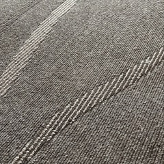 ブラウンの大きなカーペットの画像