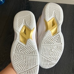 asicsバッシュ23.５センチの画像