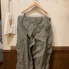 UNIQLO カーキ カーゴパンツ L 7部丈の画像