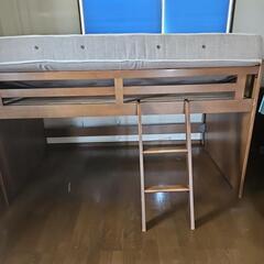 木製ベッド　下部に物を置けるちょっと高いベッド　の画像