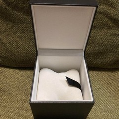 GUCCI 時計　空箱　クッション付きの画像