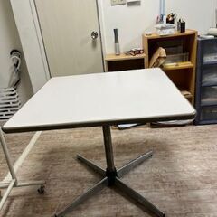 テーブル　1台