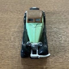 ミニチュアカーブランド🏎️ ドイツ🇩🇪 ブガッティシロン かっこいい コレクション 置物 モデルカー ミニカー 外国車 傷・汚れアリ💦　緑 黒の画像