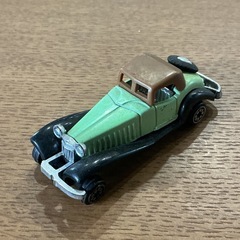 ミニチュアカーブランド🏎️ ドイツ🇩🇪 ブガッティシロン かっこいい コレクション 置物 モデルカー ミニカー 外国車 傷・汚れアリ💦　緑 黒の画像