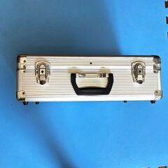 ジュラルミンケース　鍵付きの画像