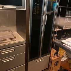 高級食器棚の画像
