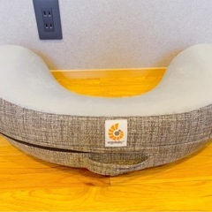 【美品】エルゴベビー　授乳クッションの画像