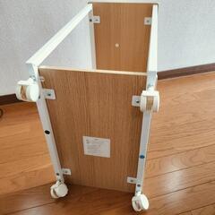 ニトリ　キャスター付き　ミニテーブル　の画像