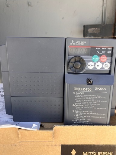 三相、単相インバーター三菱 FR-D720-3.7K