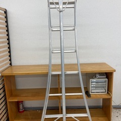 【ジモティー割引で最大15％OFF⭐️】アルミ三脚 はしごの画像