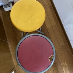 折りたたみ　丸イス　の画像