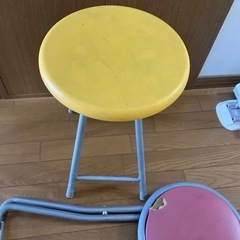 折りたたみ　丸イス　の画像