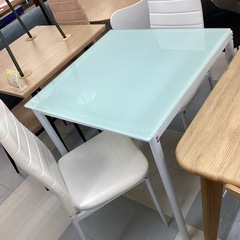⭐️春日市⭐️３点ガラスダイニングセット⭐️３点⭐️ガラス⭐️ダイニング⭐️リビング⭐️省スペース⭐️白色⭐️定価24,000円⭐️No1805の画像