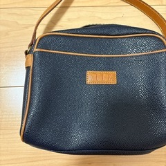 ELLE ネイビー ショルダーバッグの画像