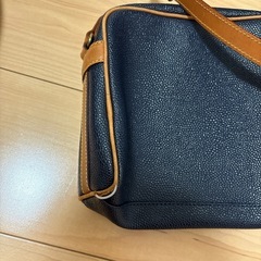 ELLE ネイビー ショルダーバッグの画像