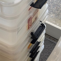 衣装ケース 収納ケース 12個セット フタ付き クリアボックス W420×D760×H335mm前後（個体差あり）キャスター/ロック/取っ手付 淡色透明系 押入れ クローゼット 衣類 収納ボックス プラスチックケース 衣装ボックス スタッキング 積み重ね 整理整頓 引っ越し 保管 片付け 大容量 生活用品 小物 おもちゃ 書類 キッチン リビング まとめの画像