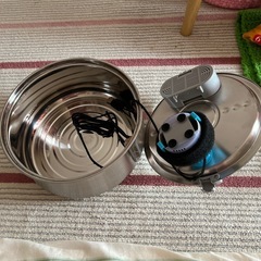 猫、犬、給水器の画像