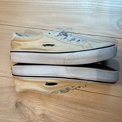 【譲渡終了】VANS クリーム色 スニーカー　24.5の画像