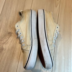 【譲渡終了】VANS クリーム色 スニーカー　24.5の画像