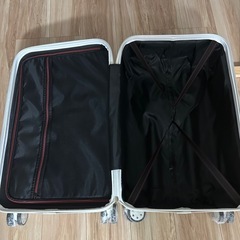 スーツケース　白　大容量の画像