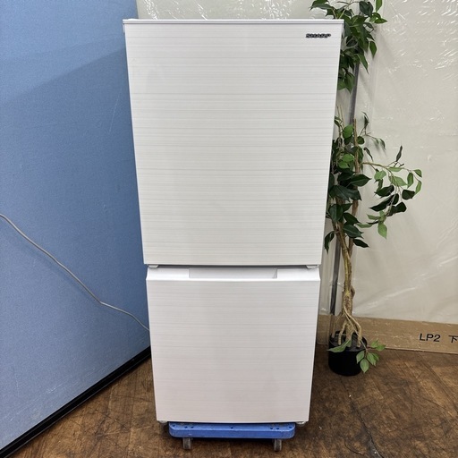 I686 ? 2022年製♪ SHARP 冷蔵庫 (152L) ⭐ 動作確認済 ⭐ クリーニング済