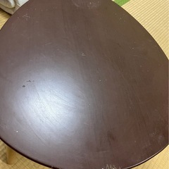 卵型テーブルの画像