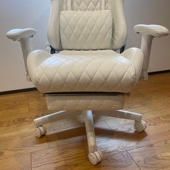 定価20,000円！白のゲーミングチェア！の画像