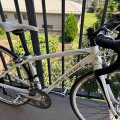 ロードバイク② 自転車　アンカースポーツタイプ　ホワイト　グリップペダルカスタム　specialized B90A  54〜60㎝　スペシャライズサイクルヘルメット　ルーメンヘッドバックライト　キーチェーン　スマホホルダー　自転車カバー　サイクルグローブ　RFA5W SPORT　ほぼ未使用の画像