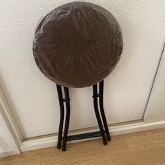 ニトリ　
クッションブラウン折りたたみスツール　コンパクト椅子の画像