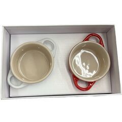 186000 LE CREUSET ルクルーゼ 食器 ストーンウェア ペア・プチ・ココット (スプーン付き) 910385-00-435  チェリーレッド [A1000023047432A]の画像