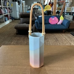 オシャレな花瓶🌷 きれいな色味 1輪挿し 萩焼 萩城窯 窯元　取手付き❗️ 伝統工芸品 花びん グレー オレンジ ピンクの画像