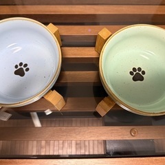 ブルー・緑ペットボウルスタンド付きの画像