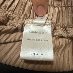 中古 サテン生地 ズボンの画像