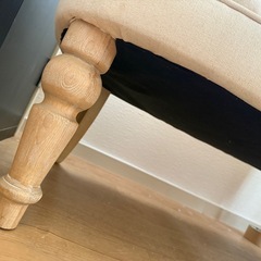 白いアンティークソファの画像